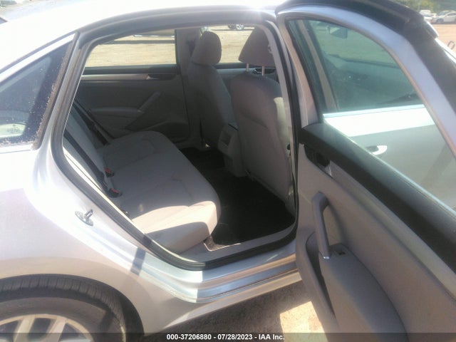 1VWAT7A37GC036951 Volkswagen Passat 1.8t S