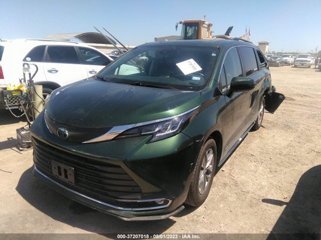2021 TOYOTA SIENNA XLE VIN: 5TDYRKECXMS012652