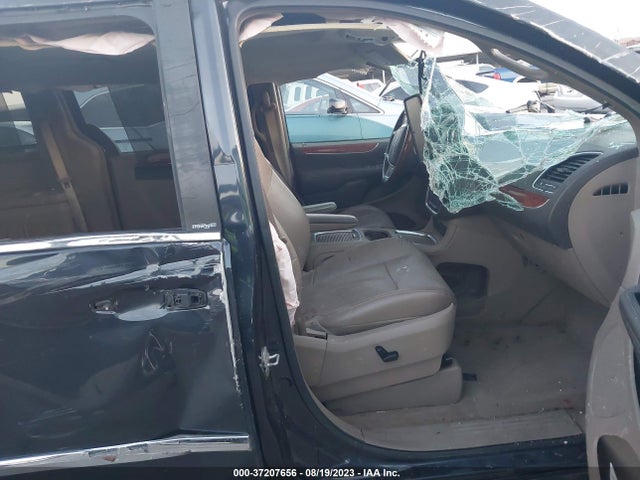 2C4RC1GG0ER143227 Chrysler Town & Country Limited