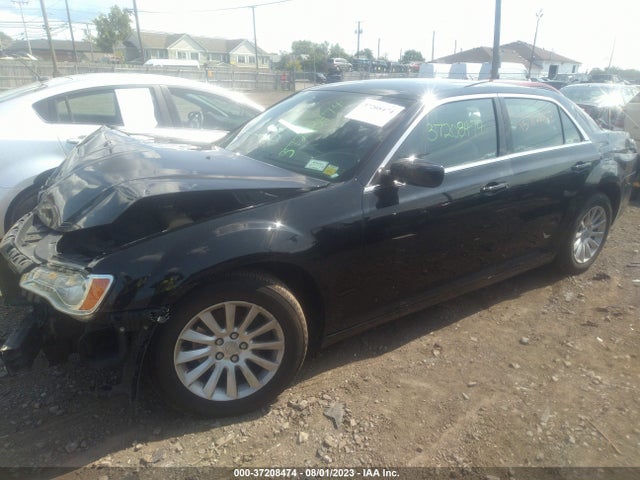 Chrysler 300 2014 2C3CCAAG2EH263281 Image 2