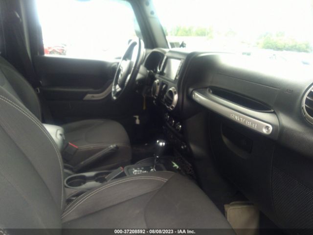 1C4BJWEGXHL592998 Jeep Wrangler Unlimited Sahara