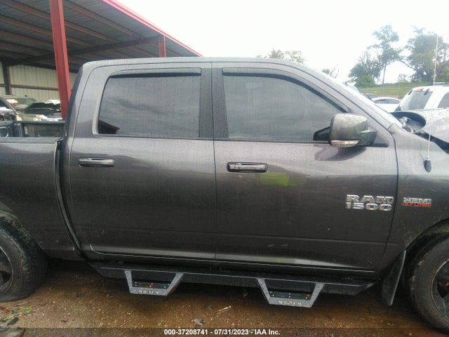 1C6RR7MT1JS190303 RAM 1500 Sport
