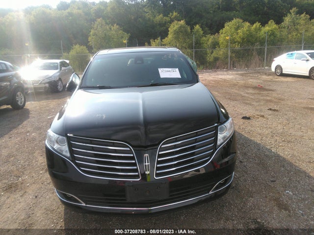 2018 Lincoln MKT, VIN: 2LMHJ5NK7JBL02649