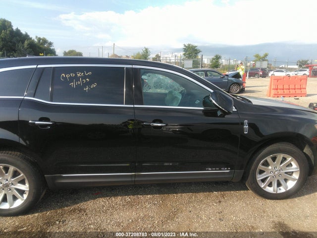 2018 Lincoln MKT, VIN: 2LMHJ5NK7JBL02649