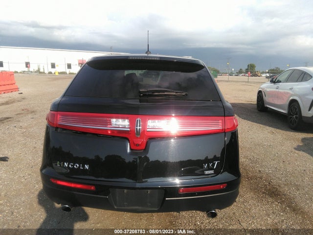 2018 Lincoln MKT, VIN: 2LMHJ5NK7JBL02649