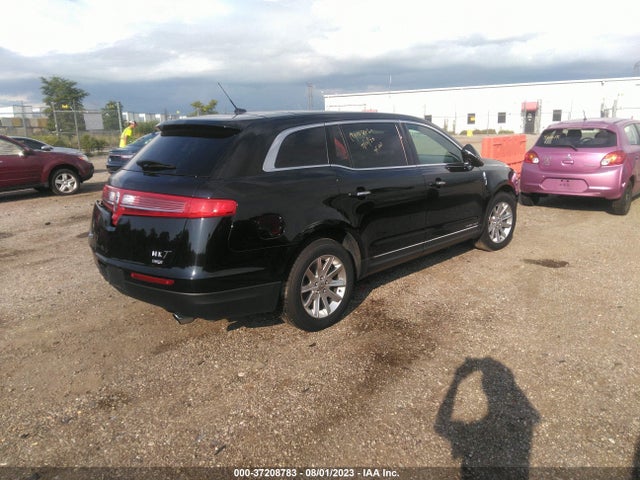 2018 Lincoln MKT, VIN: 2LMHJ5NK7JBL02649