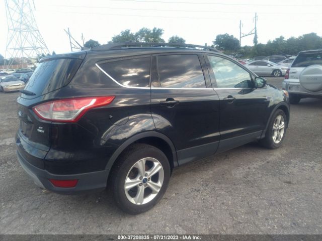 1FMCU9GX9FUC00560 Ford ESCAPE SE