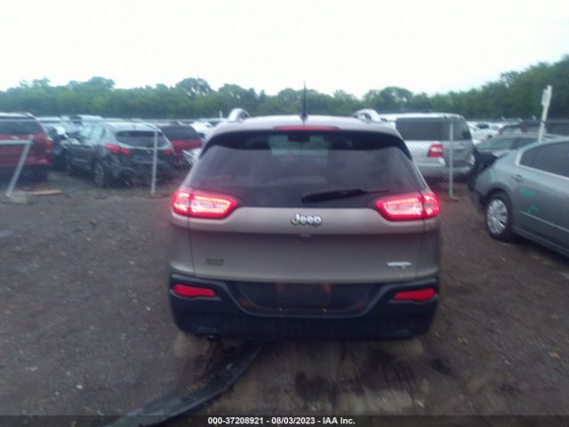 1C4PJLCB0HW604182 Jeep Cherokee Latitude