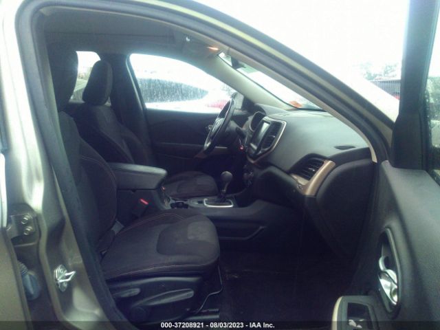 1C4PJLCB0HW604182 Jeep Cherokee Latitude