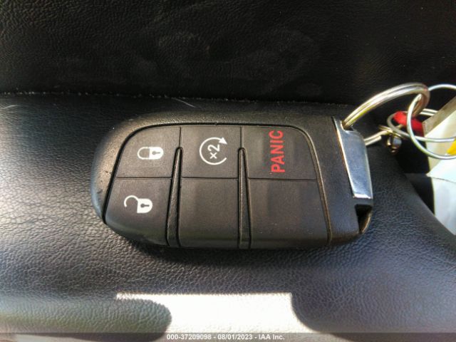 3C4NJDBB1KT813927 Jeep Compass Latitude