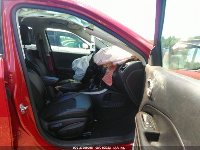 3C4NJDBB1KT813927 Jeep Compass Latitude