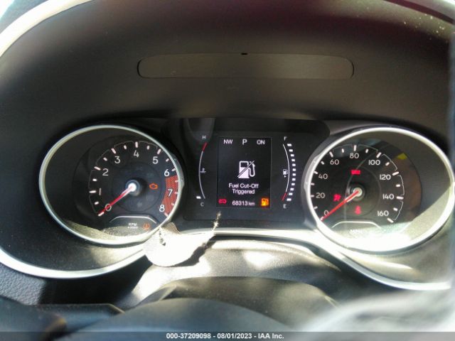3C4NJDBB1KT813927 Jeep Compass Latitude