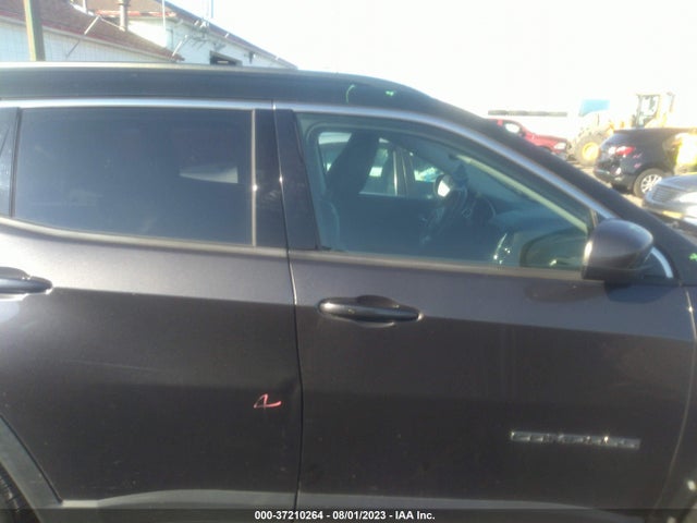 3C4NJDBB9JT153280 Jeep Compass Latitude