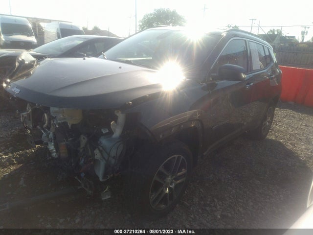 3C4NJDBB9JT153280 Jeep Compass Latitude