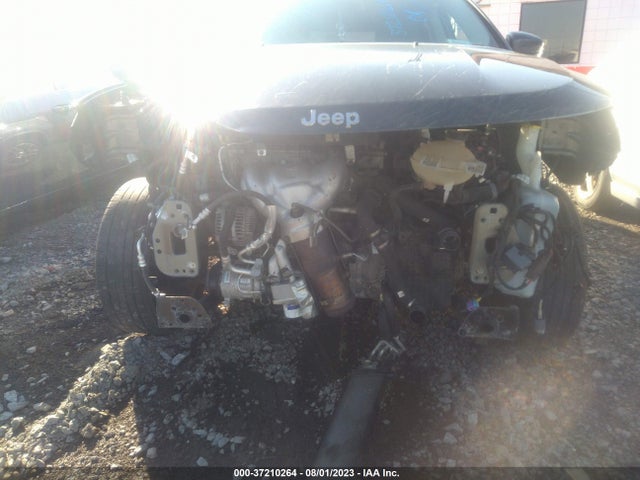 3C4NJDBB9JT153280 Jeep Compass Latitude