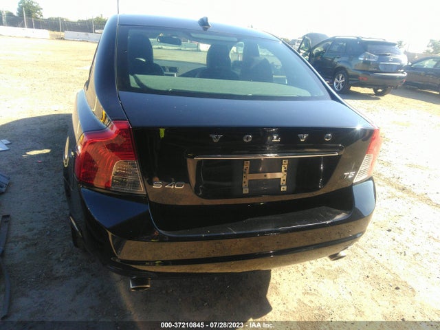 2011 VOLVO S40 VIN: YV1672MS1B2539189