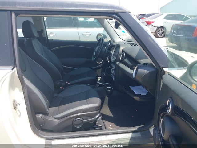 2010 MINI COOPER HARDTOP WMWMF3C50ATZ63518 Photo 4