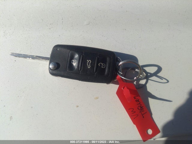 WVGAV7AX9FW611964 Volkswagen 2015