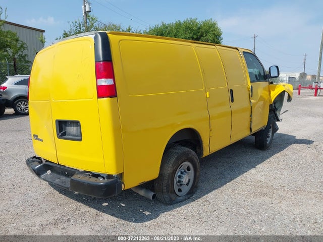 Chevrolet EXPRESS CARGO VAN 2018 1GCWGAFP8J1339939 Image 4