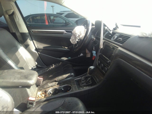 1VWBT7A31GC051613 Volkswagen Passat 1.8t Se