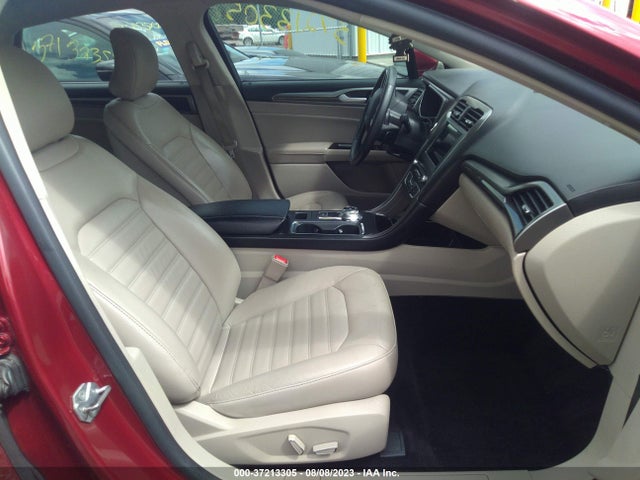 3FA6P0T95HR135914 Ford FUSION SE