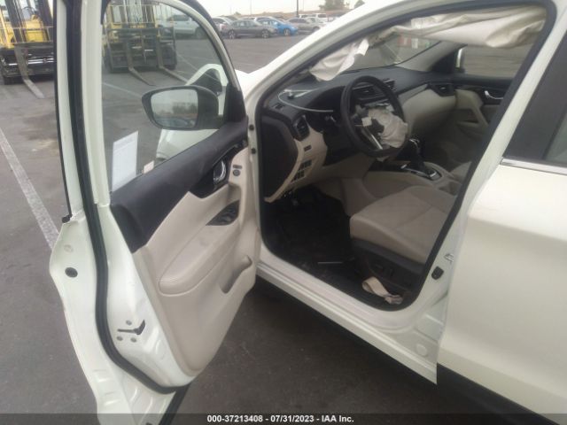 JN1BJ1CP4JW193761 Nissan Rogue Sport Sv