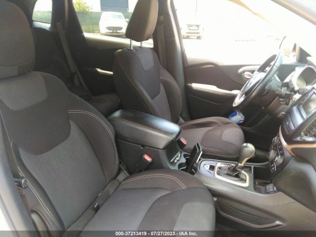 1C4PJLCB9FW656004 Jeep Cherokee Latitude
