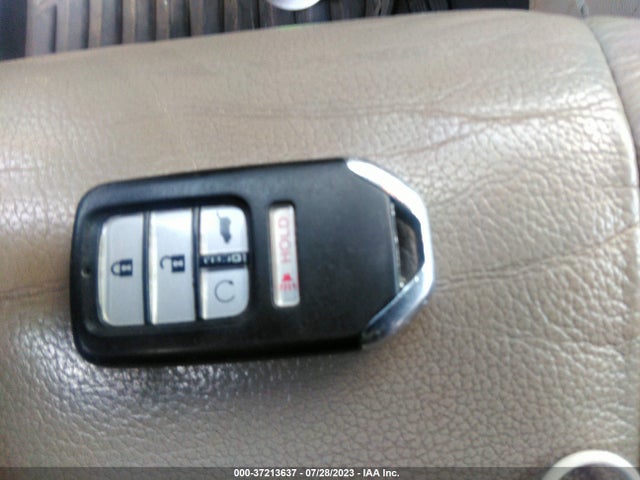 Honda Pilot Touring 2016 5FNYF5H90GB002019 Image 11