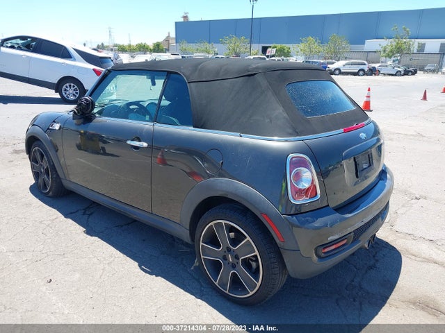 2011 MINI COOPER S WMWZP3C52BTX82697 Photo 2