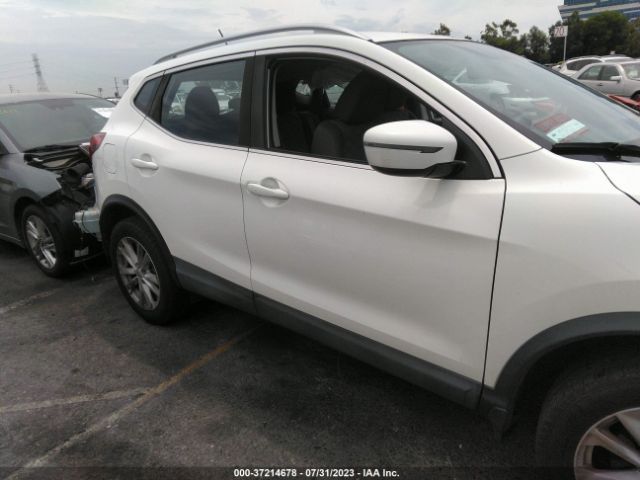 JN1BJ1CP0HW002587 Nissan Rogue Sport Sv