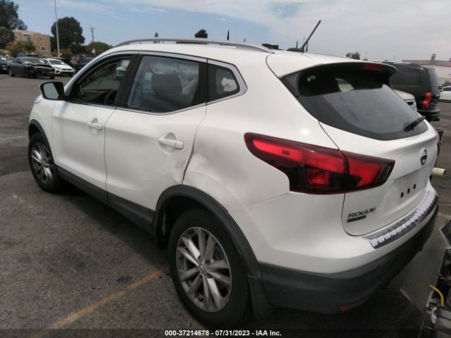JN1BJ1CP0HW002587 Nissan Rogue Sport Sv