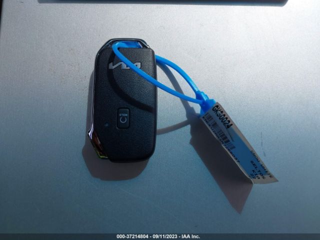 KNDEU2AA8N7266037 KIA SELTOS S