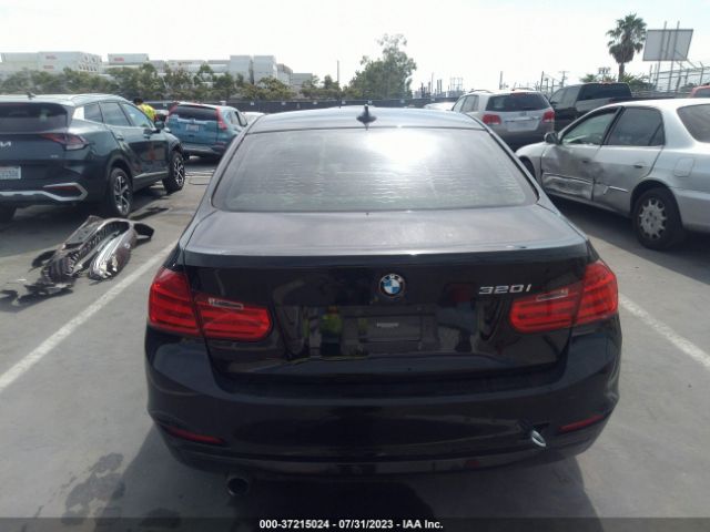 WBA3B1C50EP678781 BMW 3 Series 320i