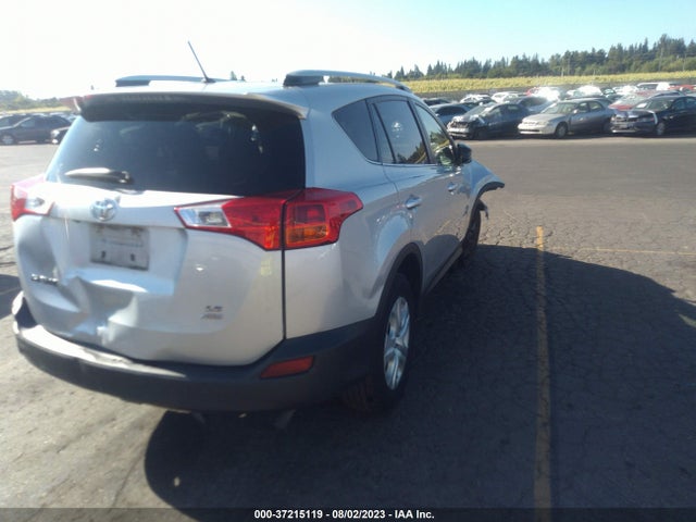 Toyota RAV4 LE 2015 JTMBFREV7FD112182 Image 4