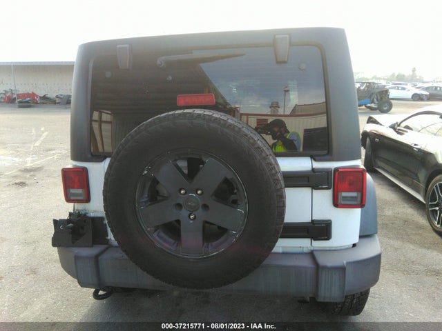 1C4BJWDG0HL584572 Jeep Wrangler Unlimited Sport