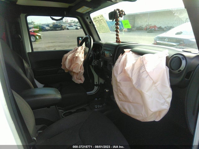 1C4BJWDG0HL584572 Jeep Wrangler Unlimited Sport