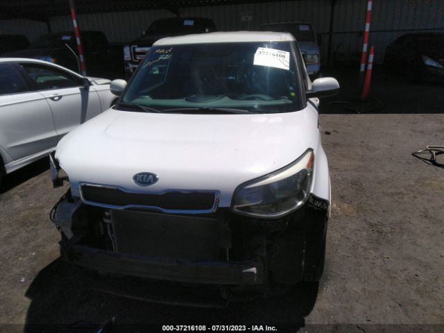 KNDJN2A21E7102567 KIA Soul Base