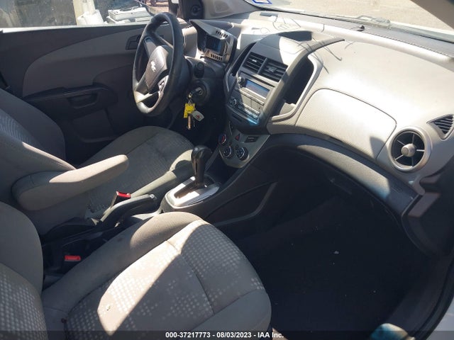 Chevrolet SONIC LS 2015 1G1JA5SH8F4140373 Image 6