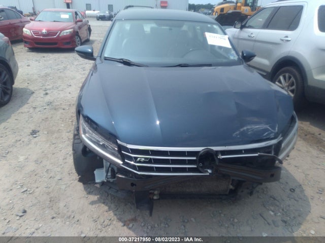1VWAA7A30JC049585 Volkswagen Passat 2.0t S/r-line