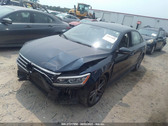 1VWAA7A30JC049585 Volkswagen Passat 2.0t S/r-line