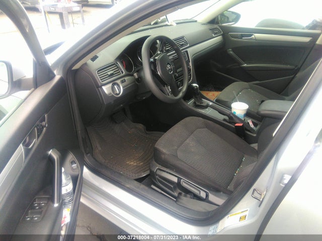 1VWAT7A36GC049657 Volkswagen Passat 1.8t S