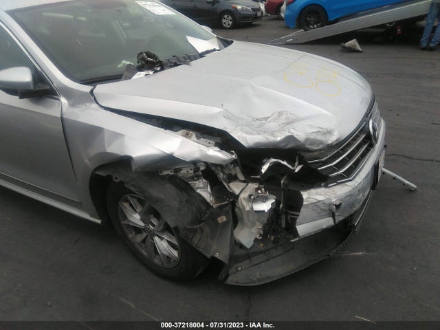 1VWAT7A36GC049657 Volkswagen Passat 1.8t S