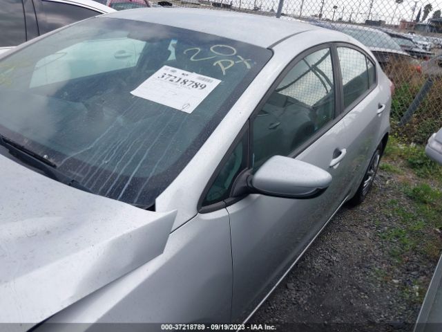 3KPFK4A7XJE203266 KIA FORTE LX