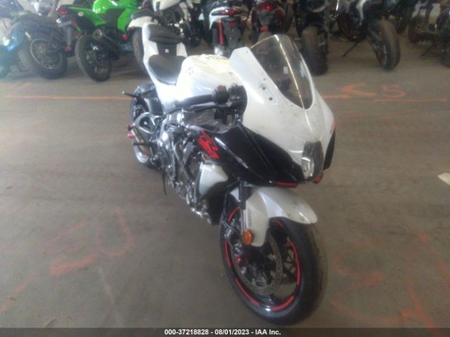 2020 SUZUKI GSX-R1000 JS1DM11B2L7100005