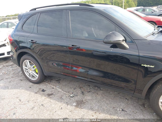 2016 Porsche Cayenne, VIN: WP1AE2A22GLA60774