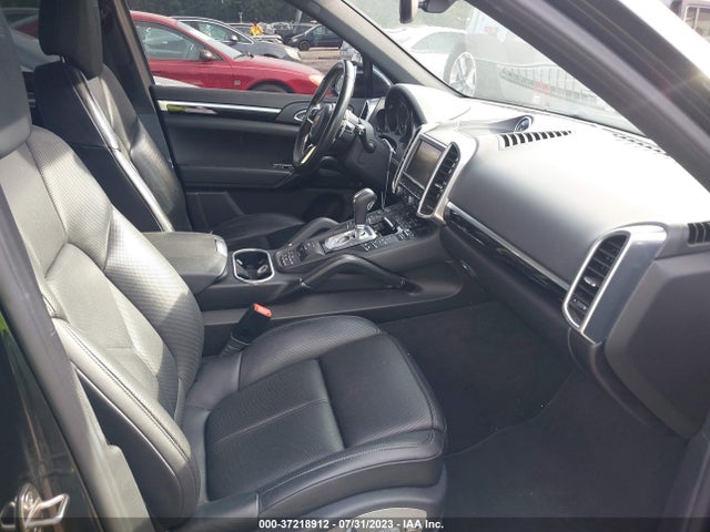 2016 Porsche Cayenne, VIN: WP1AE2A22GLA60774