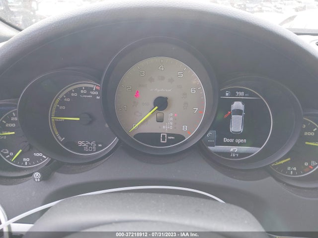 2016 Porsche Cayenne, VIN: WP1AE2A22GLA60774