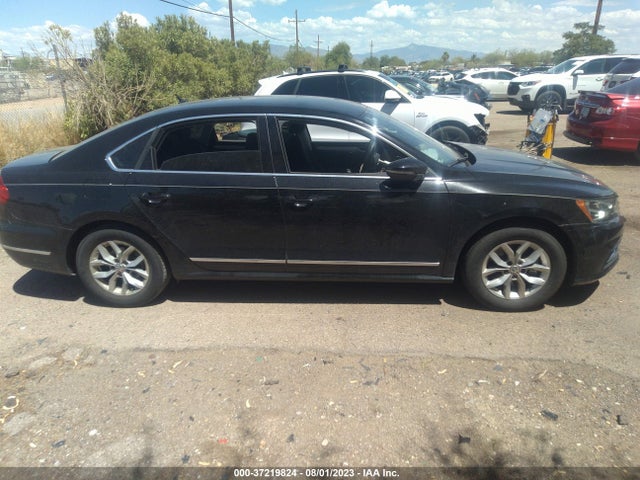 1VWAT7A39GC014398 Volkswagen Passat 1.8t S