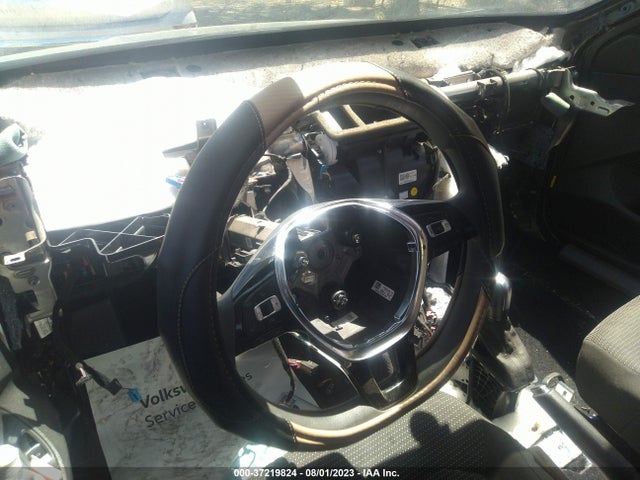 1VWAT7A39GC014398 Volkswagen Passat 1.8t S