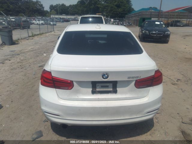 WBA8E1G50HNU14743 BMW 3 Series 320i